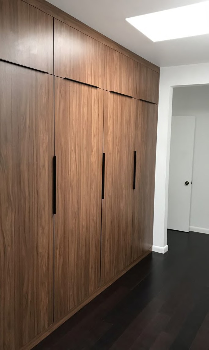 Wall wardrobe system